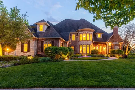 39W835 Goldenrod Drive St. Charles IL 60175