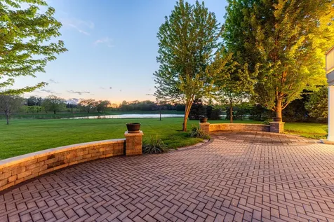 39W835 Goldenrod Drive St. Charles IL 60175