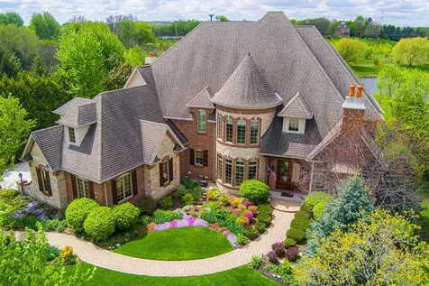 39W835 Goldenrod Drive St. Charles IL 60175
