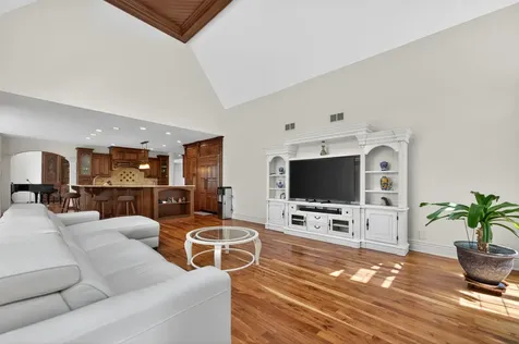 39W835 Goldenrod Drive St. Charles IL 60175