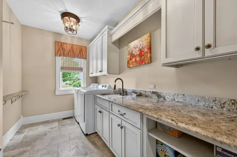 39W835 Goldenrod Drive St. Charles IL 60175