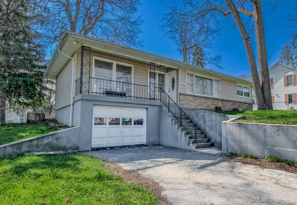 4113 West Crystal Lake Road Mchenry IL 60050
