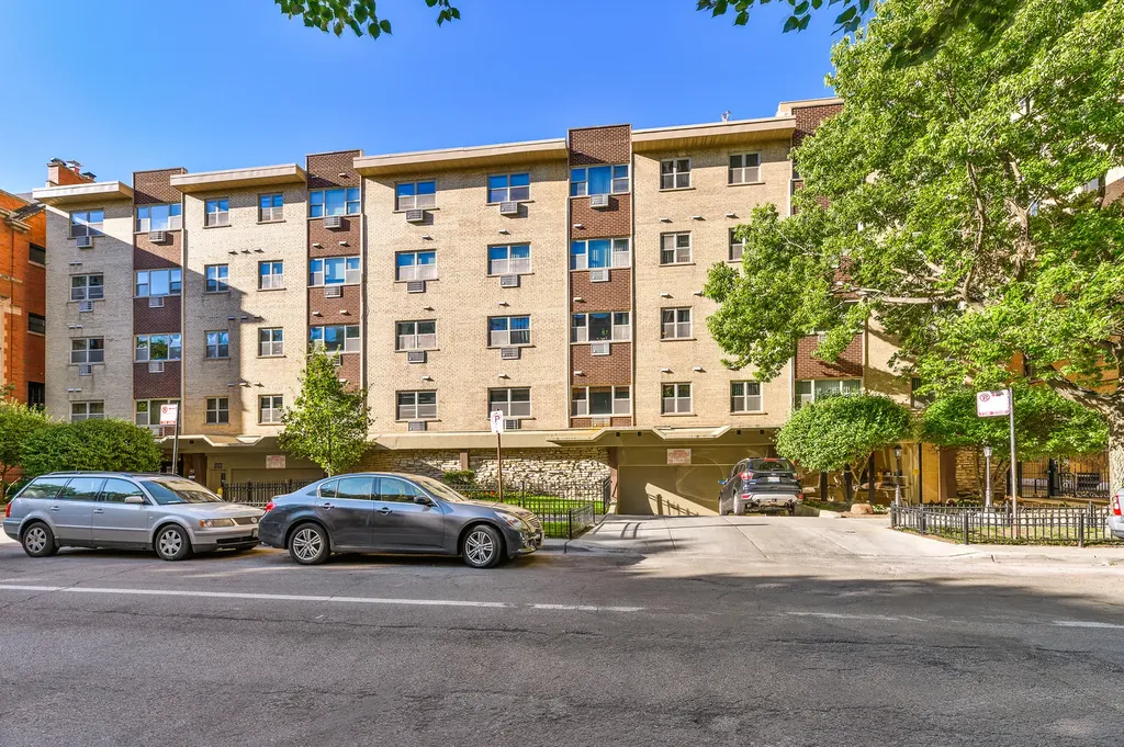 420 West Aldine Avenue Chicago IL 60657