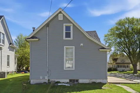 1927 14TH Street Moline IL 61265