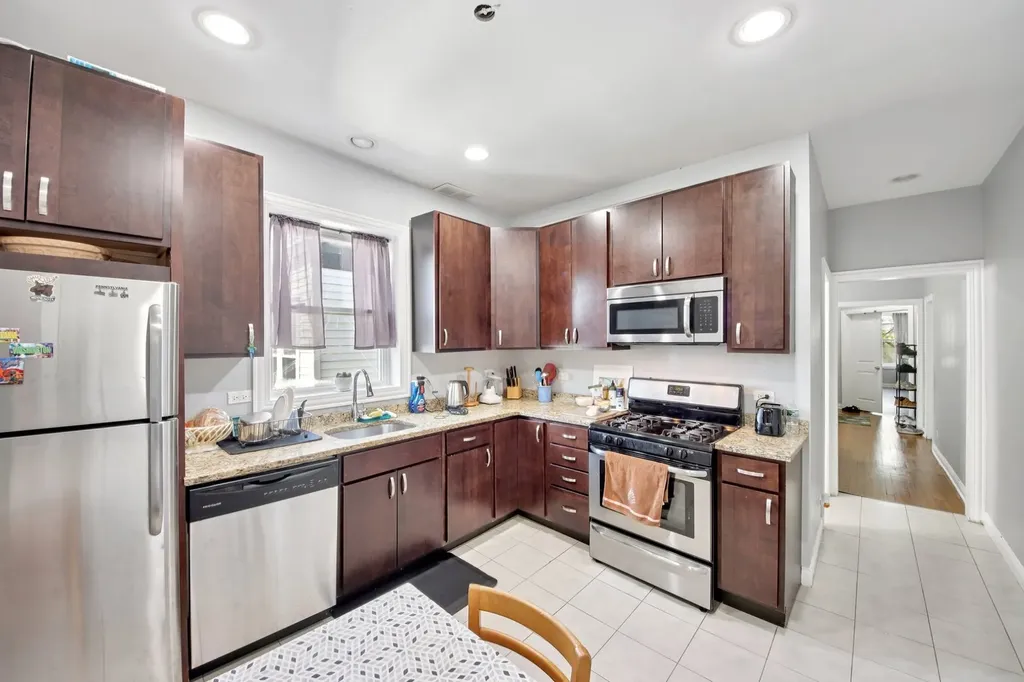 5309 West Henderson Street Chicago IL 60641