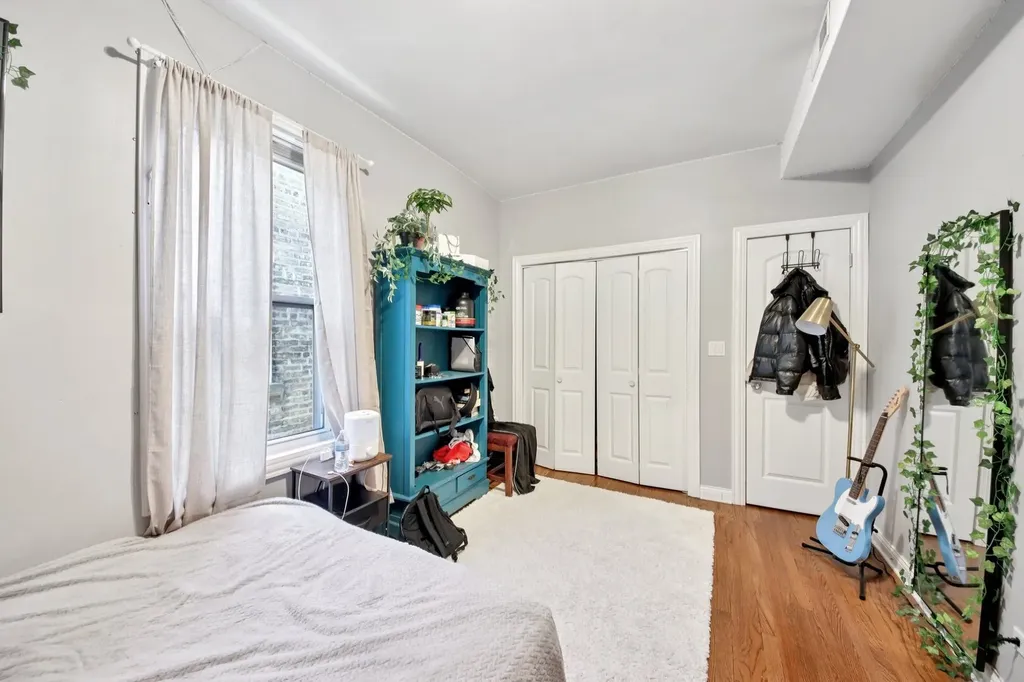 5309 West Henderson Street Chicago IL 60641