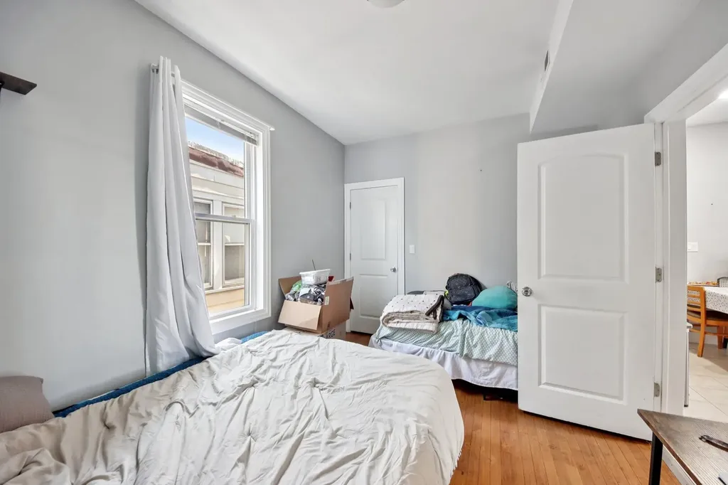 5309 West Henderson Street Chicago IL 60641