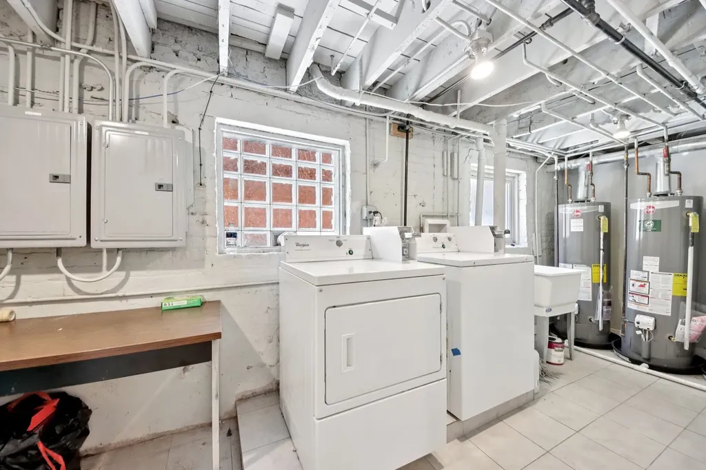 5309 West Henderson Street Chicago IL 60641