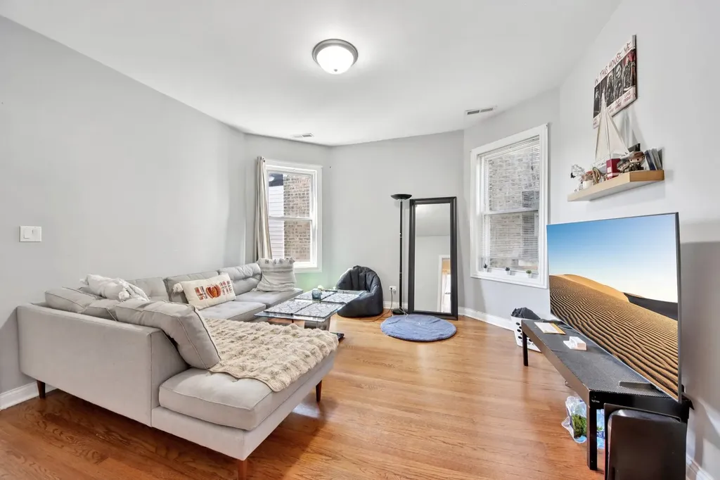 5309 West Henderson Street Chicago IL 60641