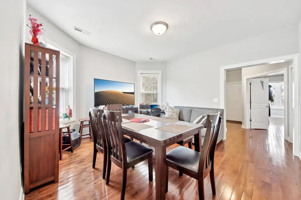 5309 West Henderson Street Chicago IL 60641