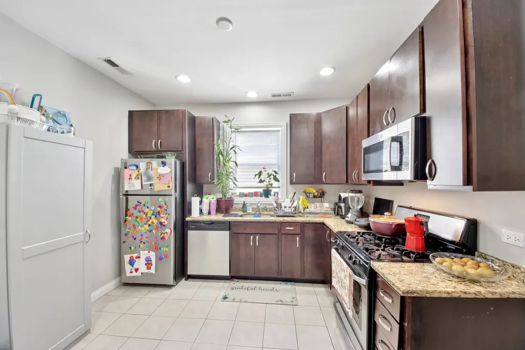5309 West Henderson Street Chicago IL 60641