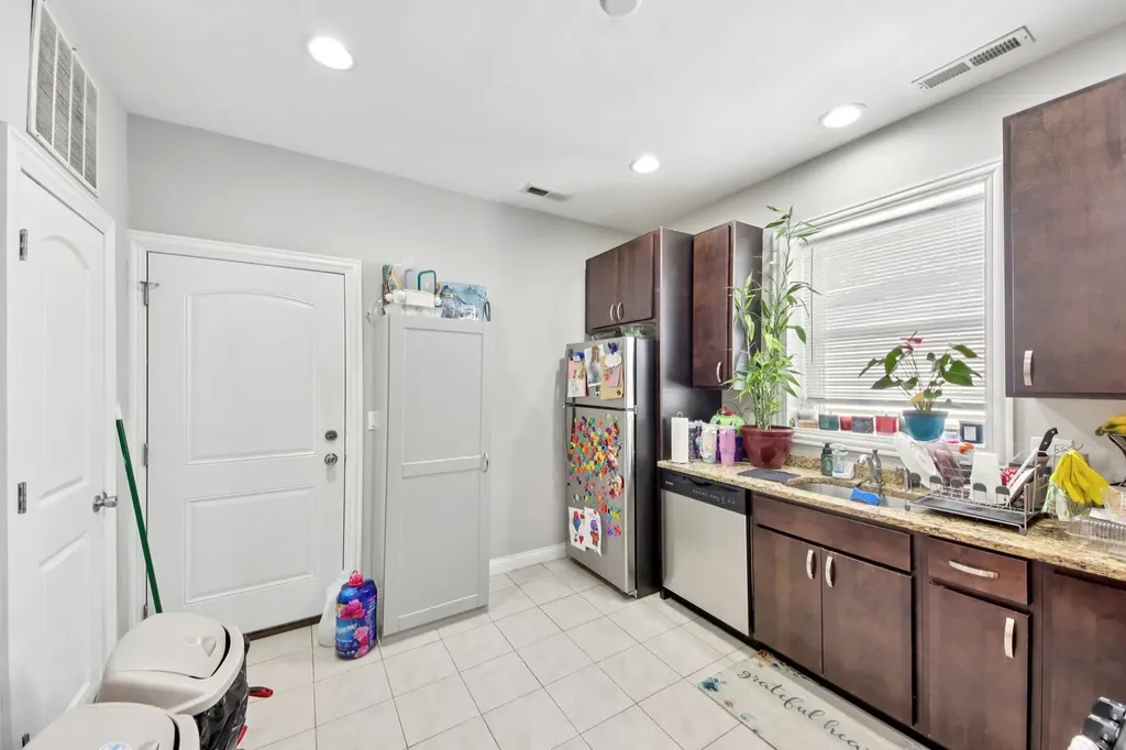 5309 West Henderson Street Chicago IL 60641