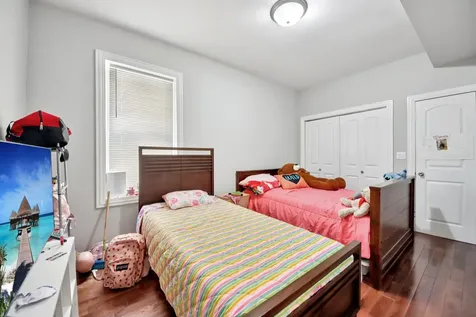 5309 West Henderson Street Chicago IL 60641