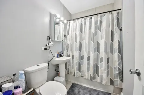 5309 West Henderson Street Chicago IL 60641