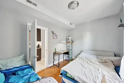 5309 West Henderson Street Chicago IL 60641