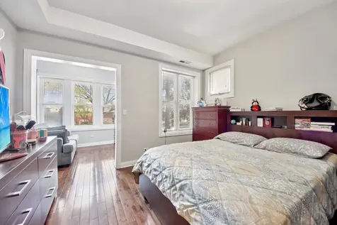 5309 West Henderson Street Chicago IL 60641