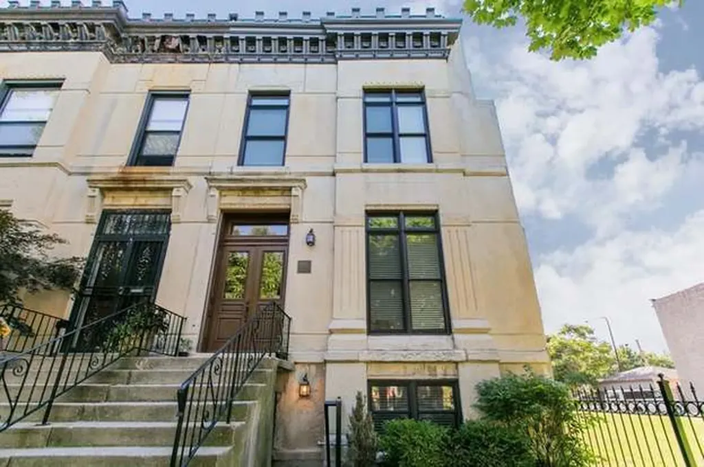 3313 South Calumet Avenue Chicago IL 60616
