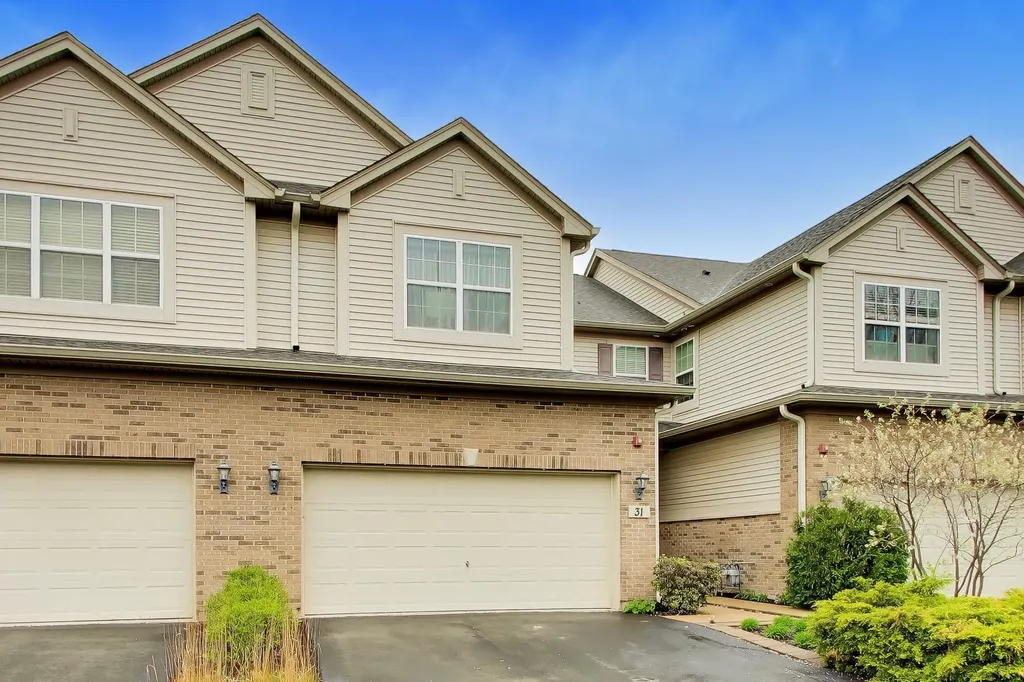 31 Oak Creek Court North Aurora IL 60542
