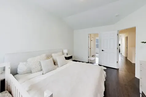 31 Oak Creek Court North Aurora IL 60542