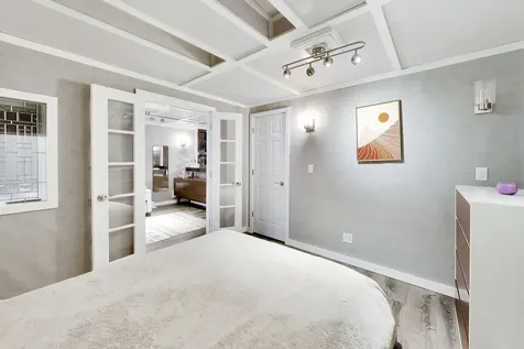 31 Oak Creek Court North Aurora IL 60542