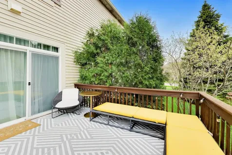 31 Oak Creek Court North Aurora IL 60542