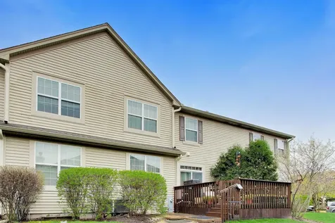 31 Oak Creek Court North Aurora IL 60542