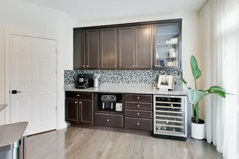 31 Oak Creek Court North Aurora IL 60542