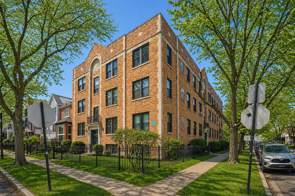 3101 North Kenmore Avenue Chicago IL 60657