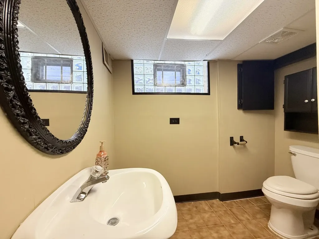 5818 West 60th Street Chicago IL 60638