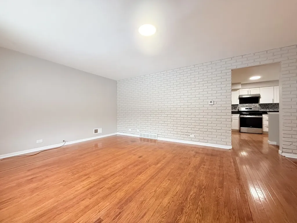 5818 West 60th Street Chicago IL 60638