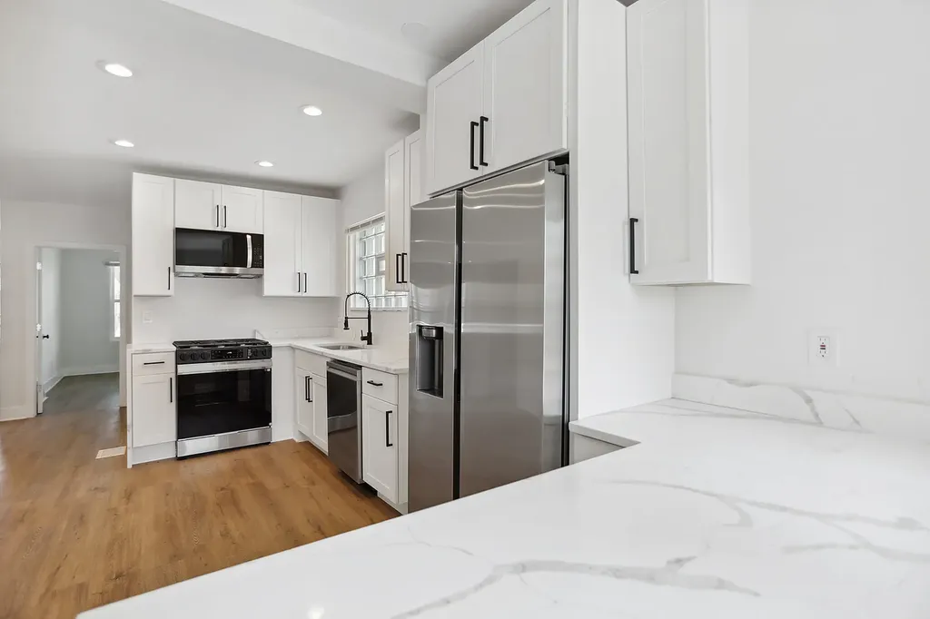 8235 South Woodlawn Avenue Chicago IL 60619