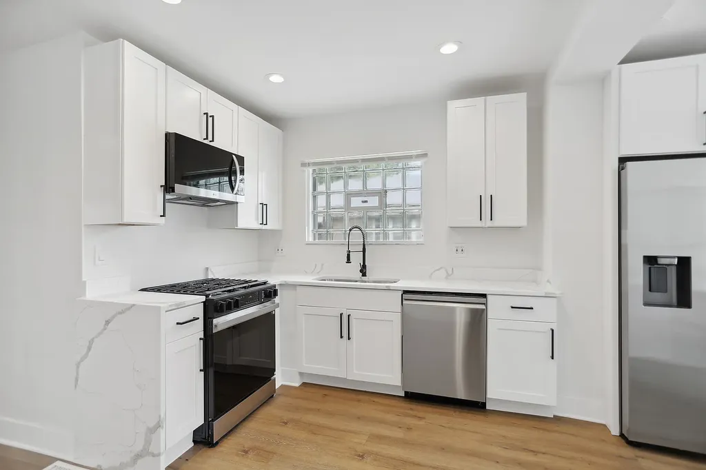 8235 South Woodlawn Avenue Chicago IL 60619