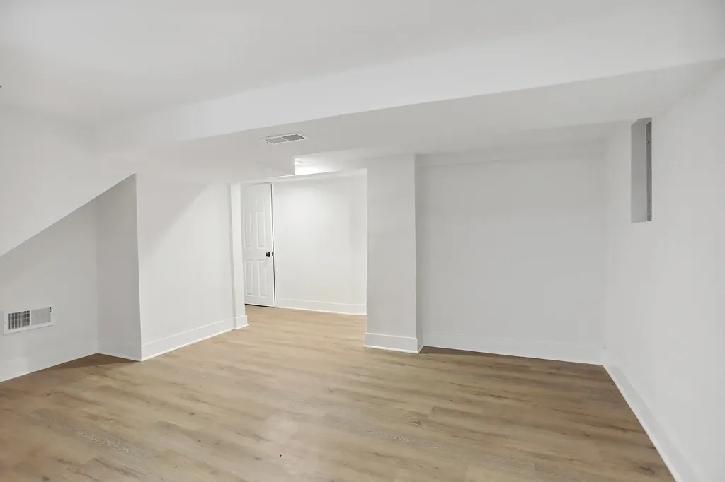 8235 South Woodlawn Avenue Chicago IL 60619