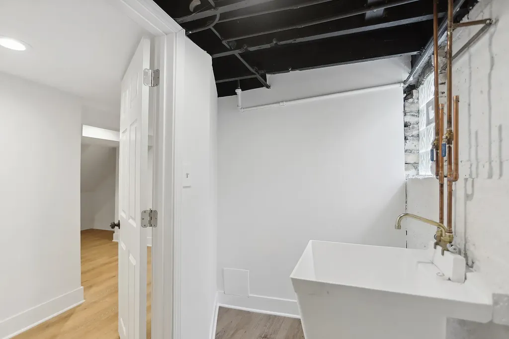 8235 South Woodlawn Avenue Chicago IL 60619