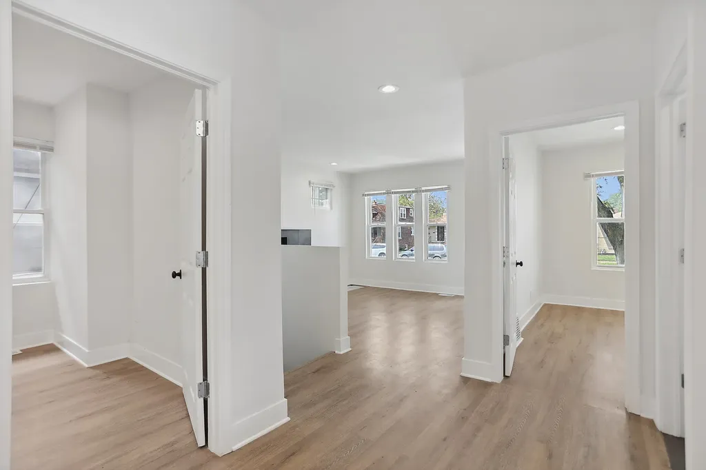 8235 South Woodlawn Avenue Chicago IL 60619