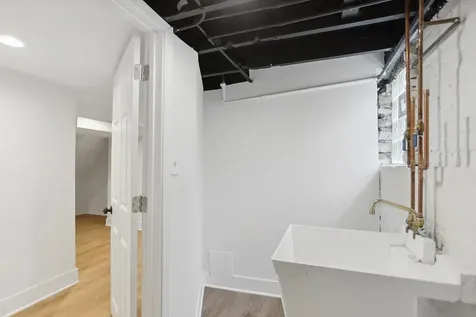 8235 South Woodlawn Avenue Chicago IL 60619