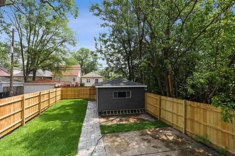 8235 South Woodlawn Avenue Chicago IL 60619