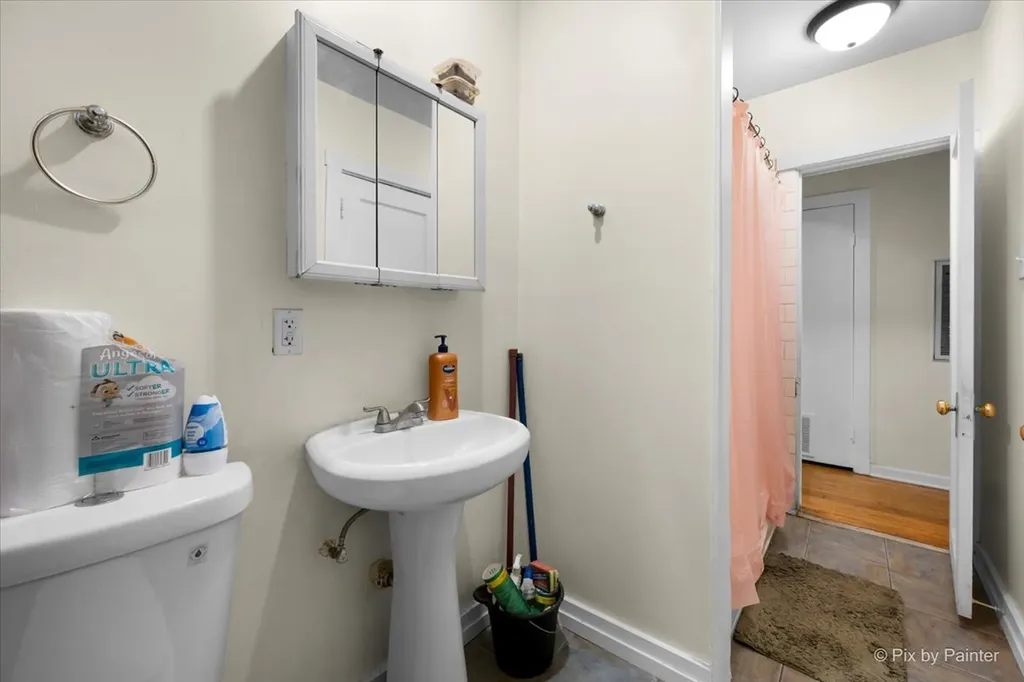 7611 South Essex Avenue Chicago IL 60649