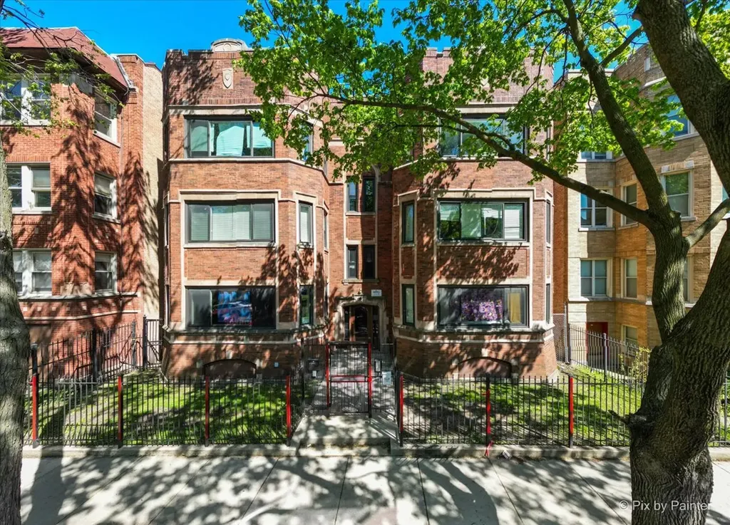 7611 South Essex Avenue Chicago IL 60649
