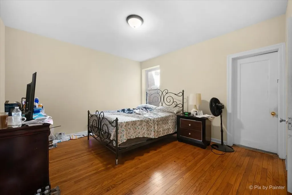 7611 South Essex Avenue Chicago IL 60649