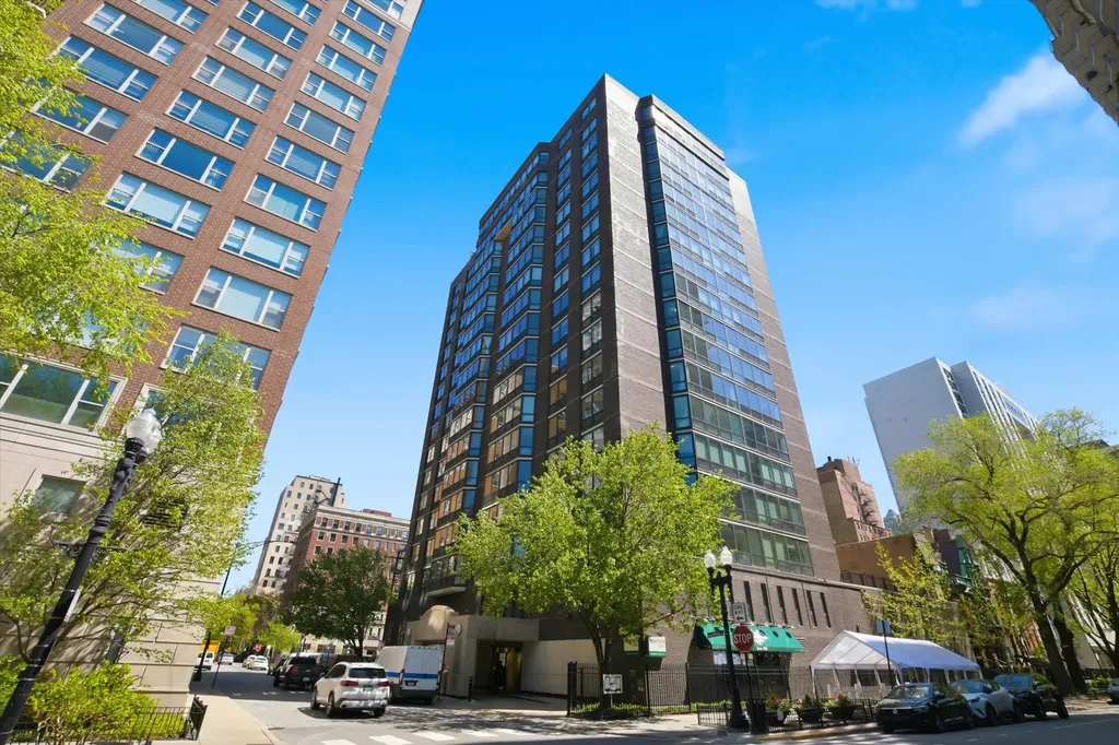 21 West Goethe Street Chicago IL 60610
