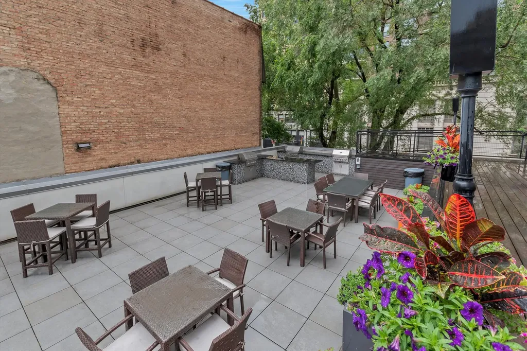 21 West Goethe Street Chicago IL 60610