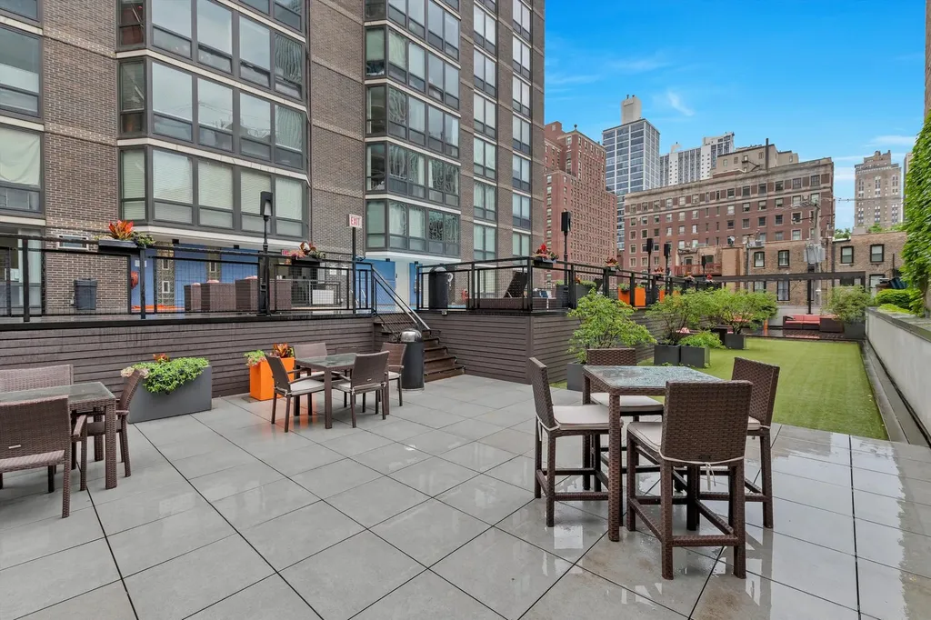 21 West Goethe Street Chicago IL 60610