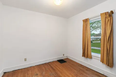 148 Holly Street Dekalb IL 60115