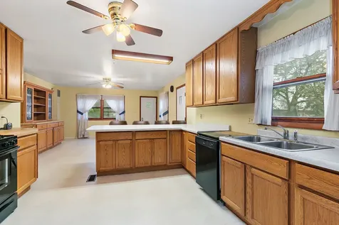 148 Holly Street Dekalb IL 60115