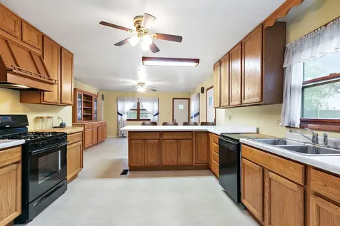 148 Holly Street Dekalb IL 60115
