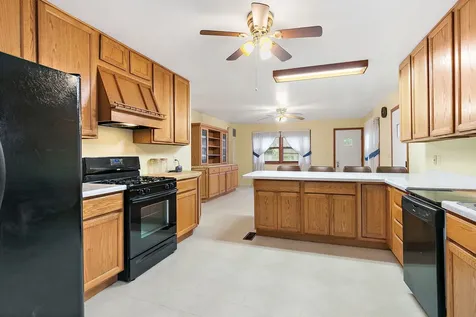 148 Holly Street Dekalb IL 60115