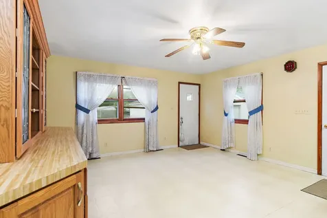 148 Holly Street Dekalb IL 60115