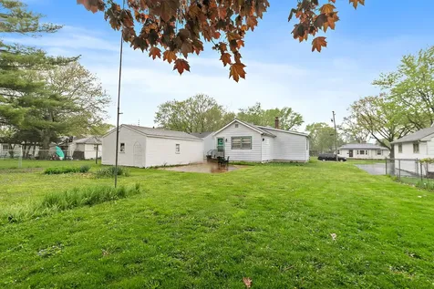 148 Holly Street Dekalb IL 60115