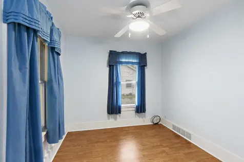 148 Holly Street Dekalb IL 60115